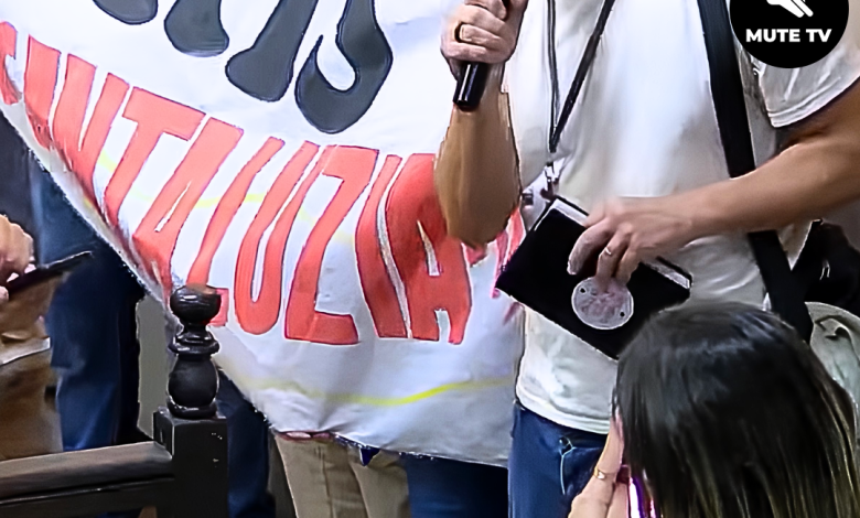Mais de 200 famílias da Vila Íris temem despejo e pedem apoio da Câmara de Santa Luzia 1 Moradores da Vila Íris lotaram a Câmara Municipal de Santa Luzia para pedir apoio contra uma possível reintegração de posse que pode atingir mais de 200 famílias.